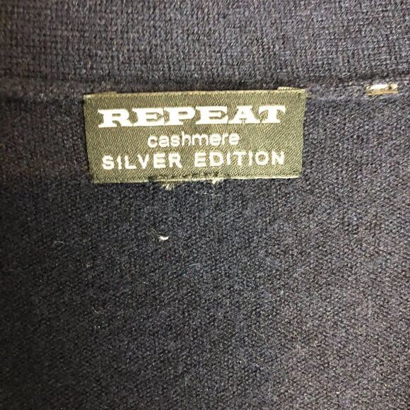 Repeat Cashmere Silver Edition Blue with button Size L. RS - Picture 2 of 7